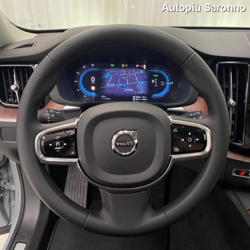 Volvo XC60 nuova a Varese (9)