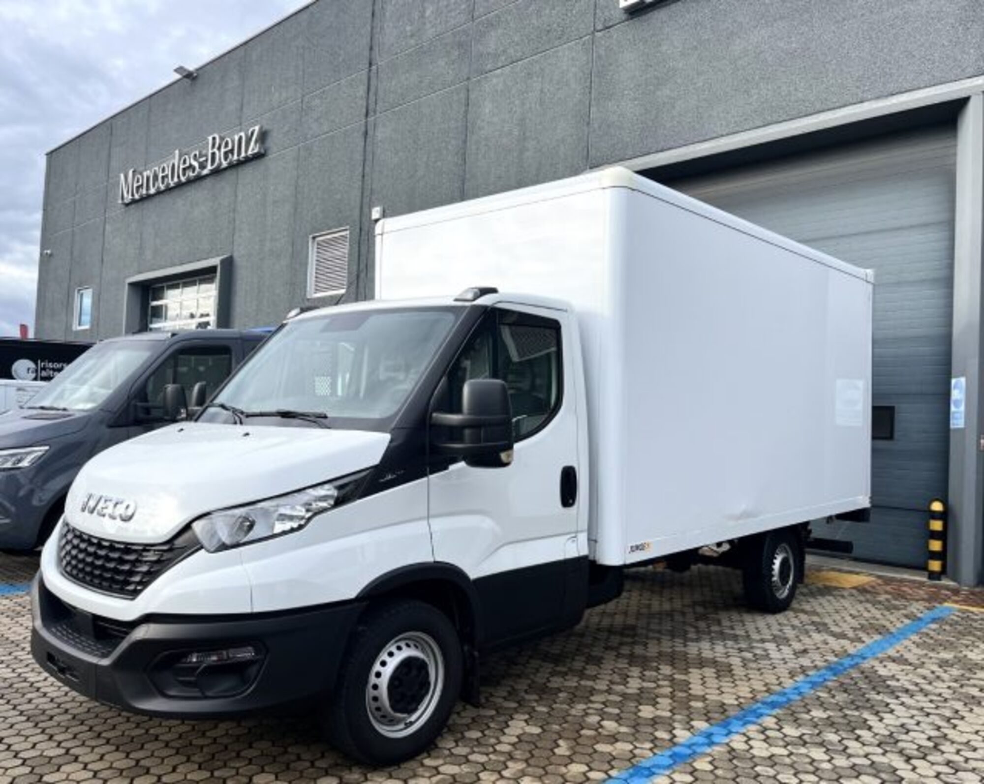 Iveco Daily Telaio 35S16 2.3 HPT PC Cabinato  del 2021 usata a Filago