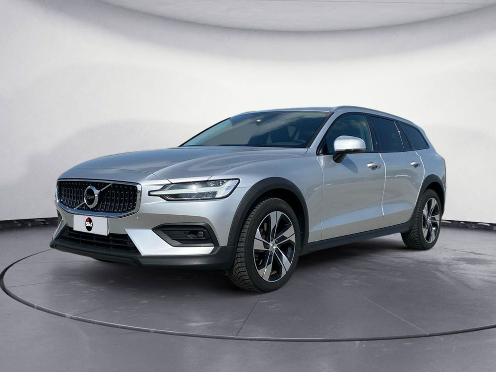 Volvo V60 Cross Country B4 (d) AWD Geartronic Business Pro Line del 2021 usata a Pordenone