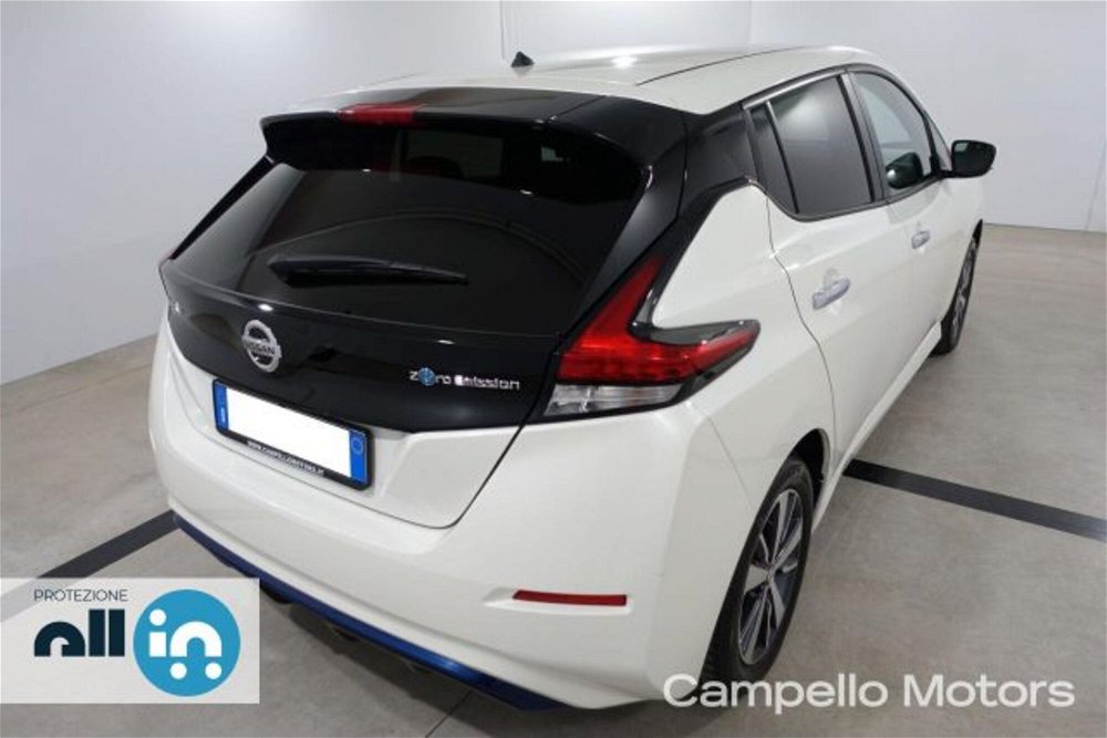 Nissan Leaf 40kWh Business 150cv del 2021 usata a Venezia (4)