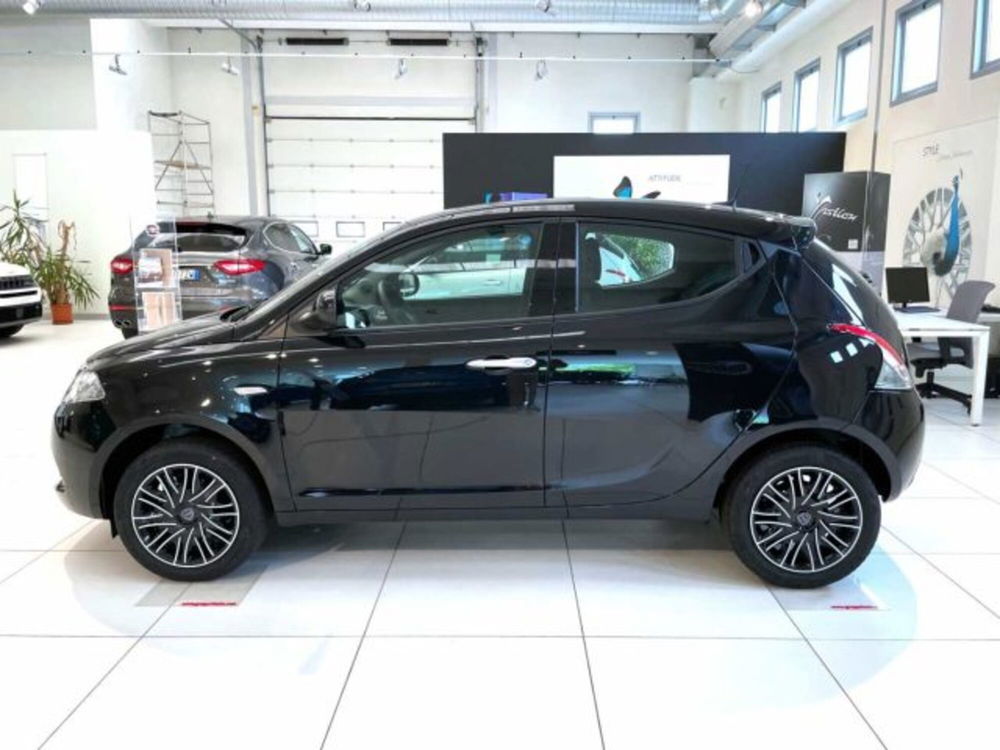 Lancia Ypsilon nuova a Sondrio (2)