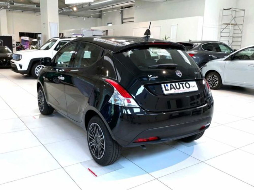 Lancia Ypsilon nuova a Sondrio (3)