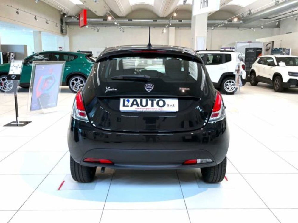 Lancia Ypsilon nuova a Sondrio (4)