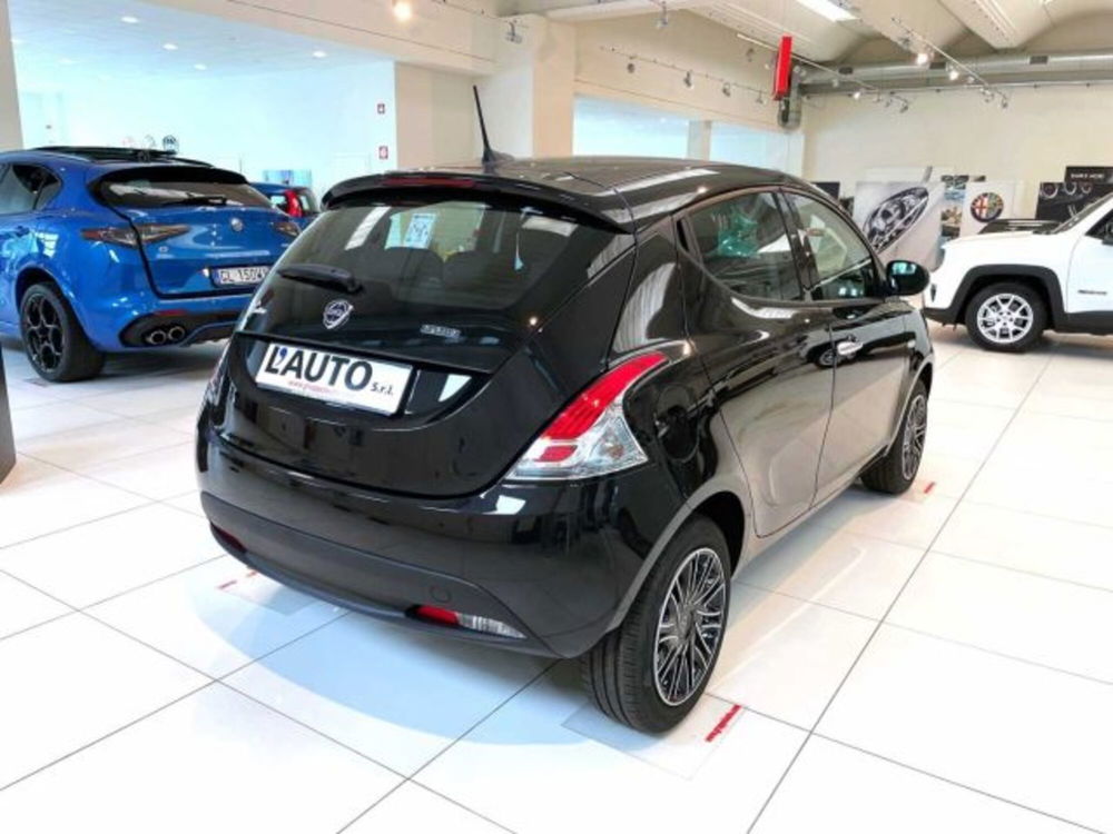 Lancia Ypsilon nuova a Sondrio (5)