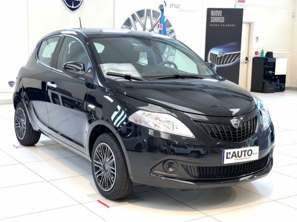 Lancia Ypsilon nuova a Sondrio (7)