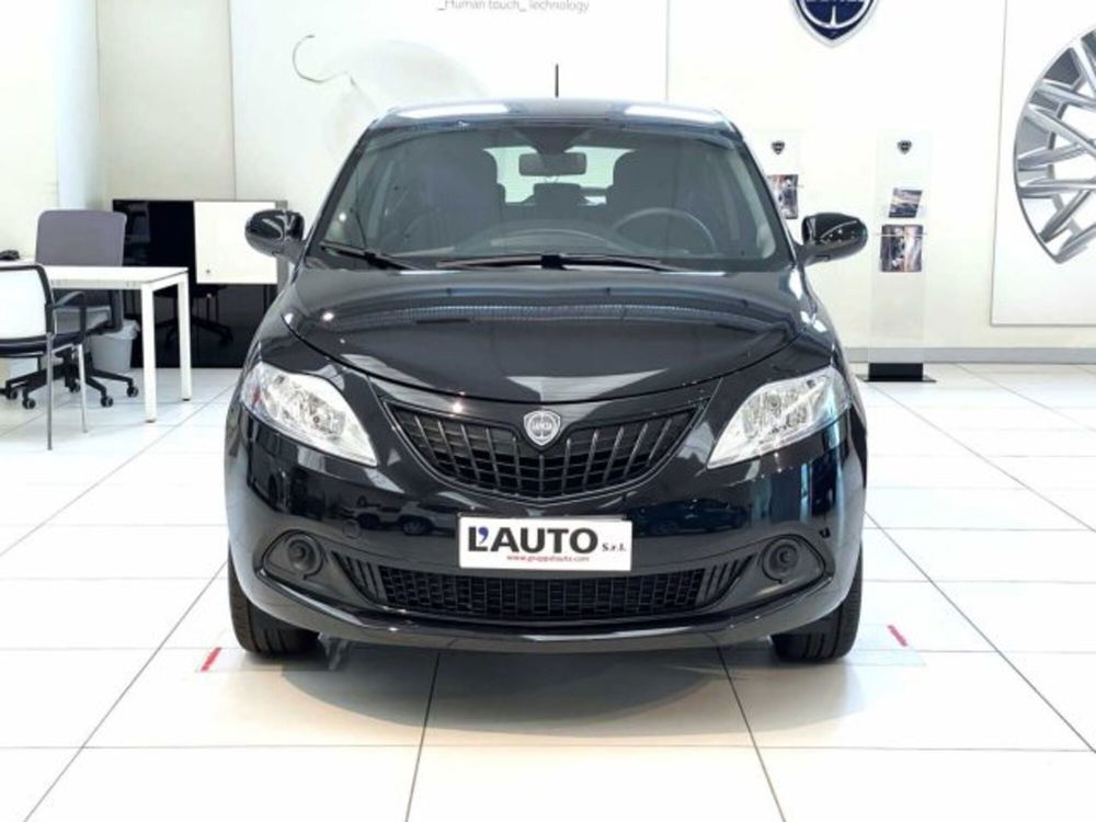 Lancia Ypsilon nuova a Sondrio (8)