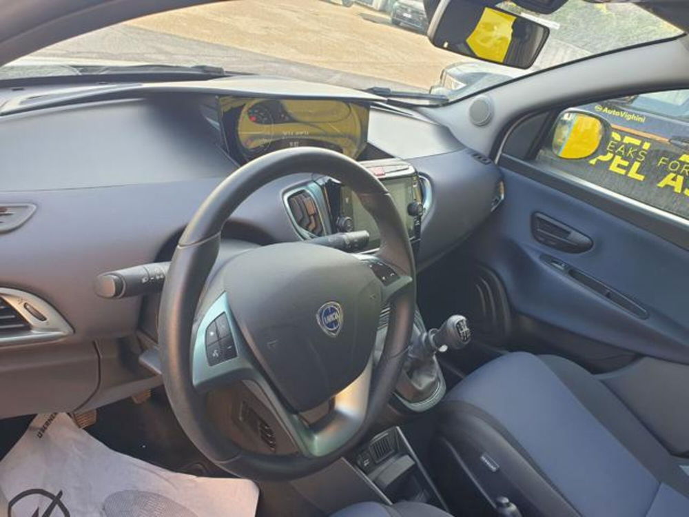 Lancia Ypsilon usata a Verona (7)