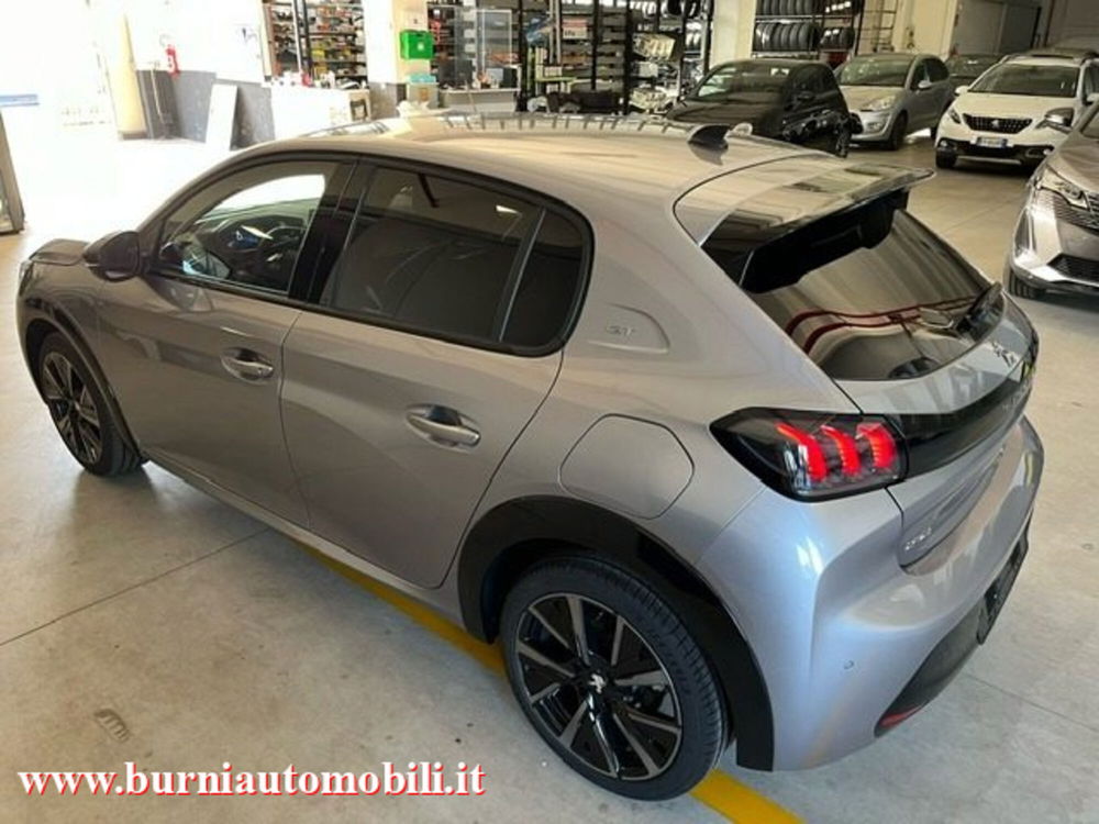 Peugeot 208 nuova a Milano (2)