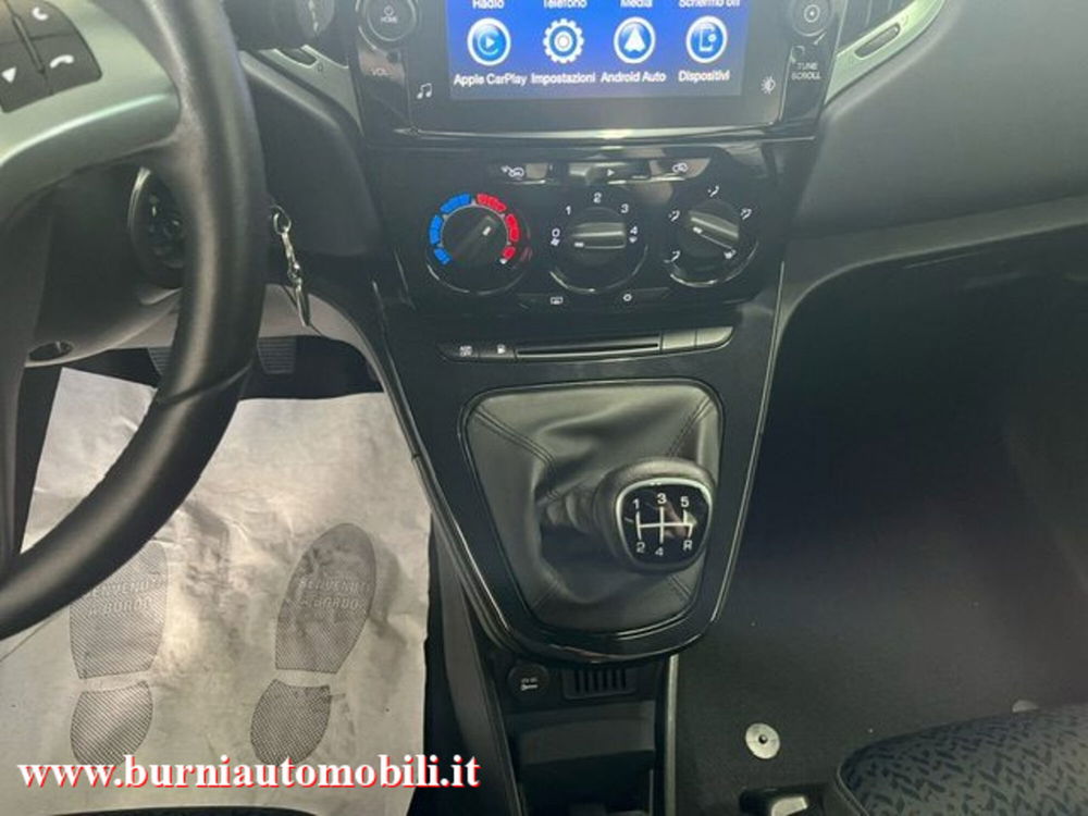 Lancia Ypsilon usata a Milano (10)