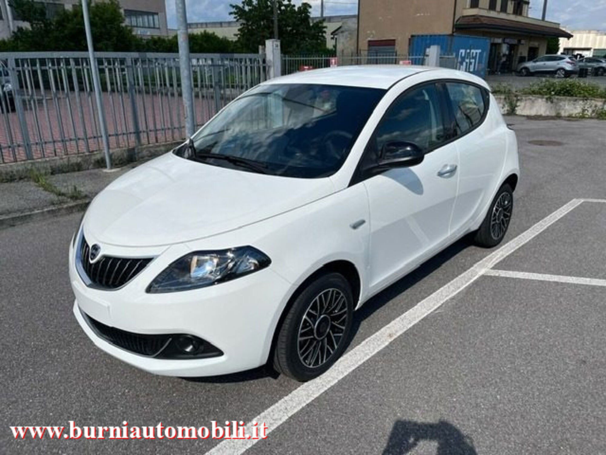 Lancia Ypsilon 1.0 FireFly 5 porte S&amp;S Hybrid Ecochic Silver  nuova a Cassano d&#039;Adda