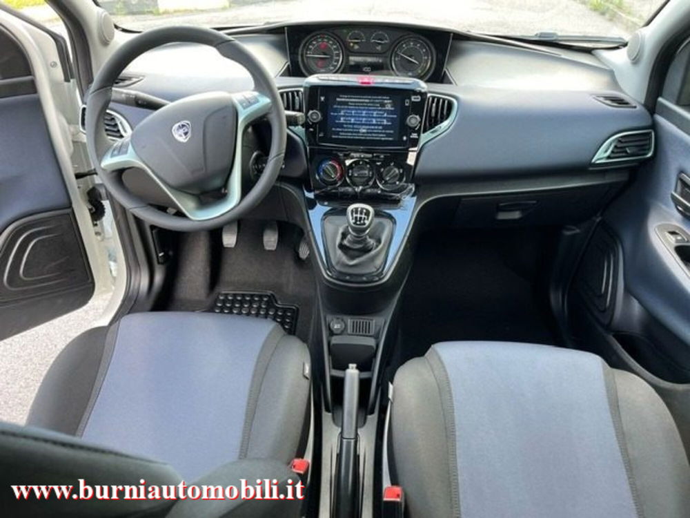 Lancia Ypsilon nuova a Milano (14)