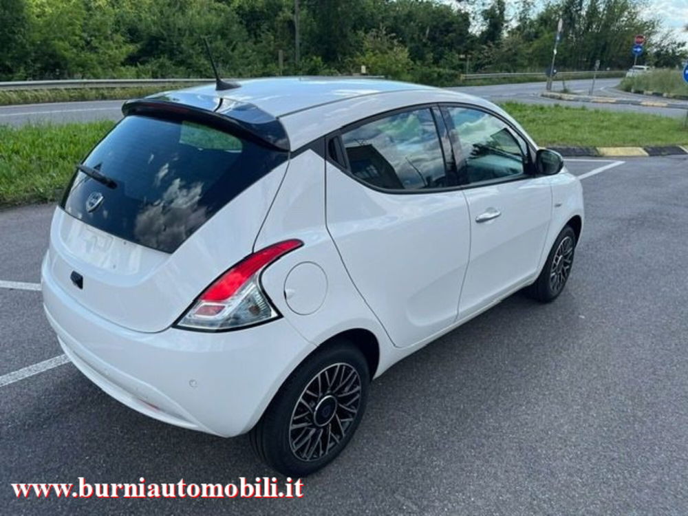 Lancia Ypsilon nuova a Milano (3)