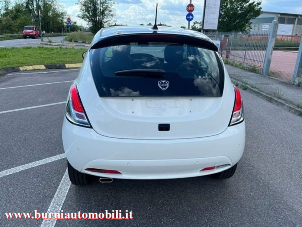 Lancia Ypsilon nuova a Milano (5)