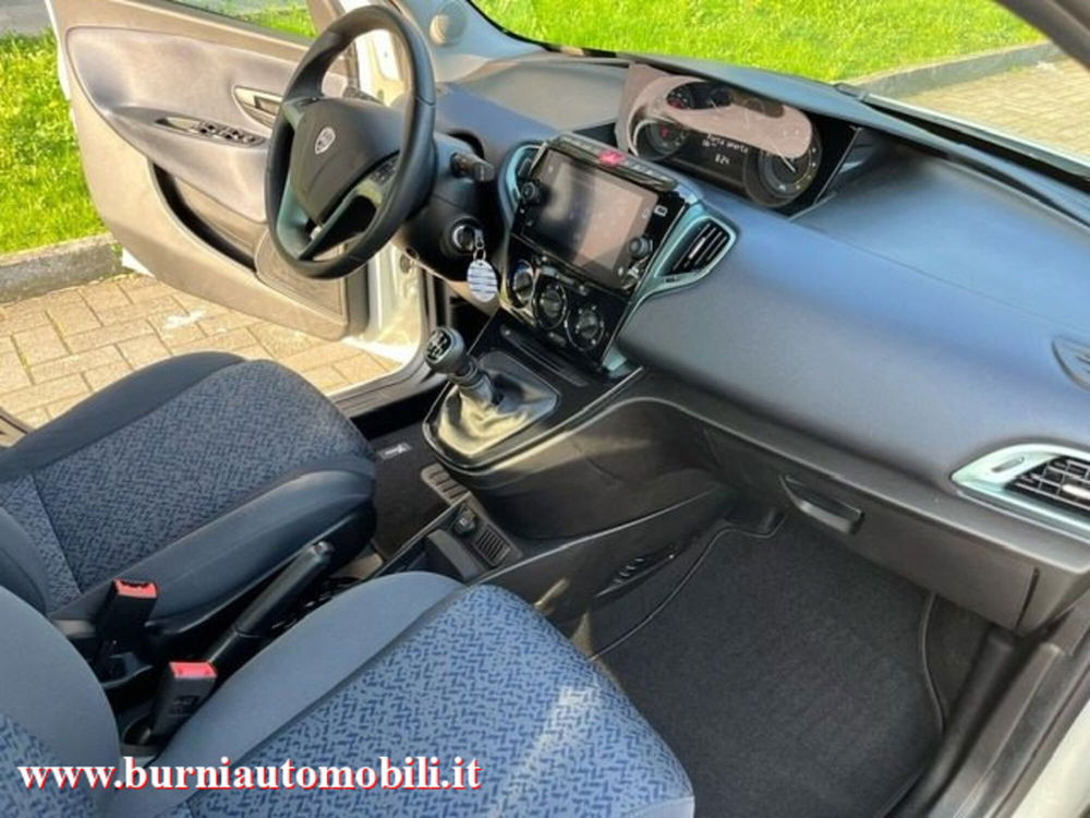 Lancia Ypsilon usata a Milano (13)