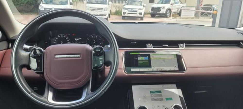 Land Rover Range Rover Velar usata a Napoli (9)