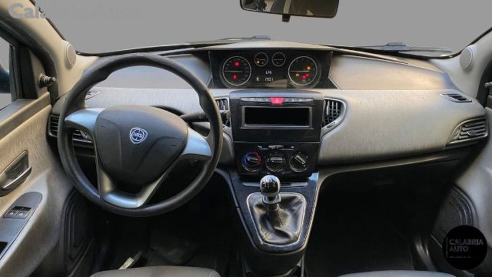 Lancia Ypsilon usata a Reggio Calabria (10)