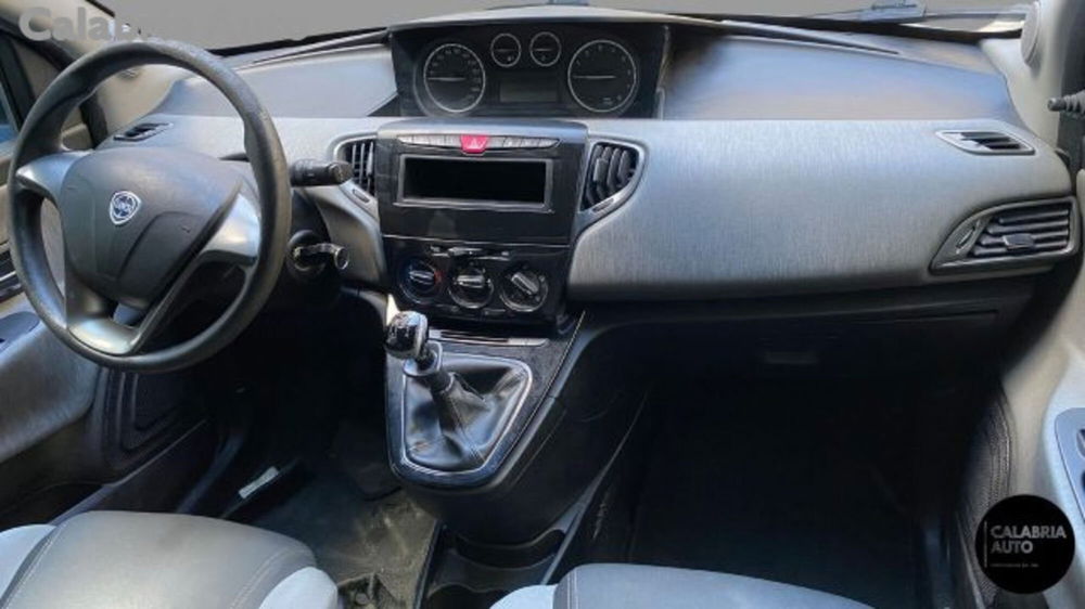 Lancia Ypsilon usata a Reggio Calabria (8)