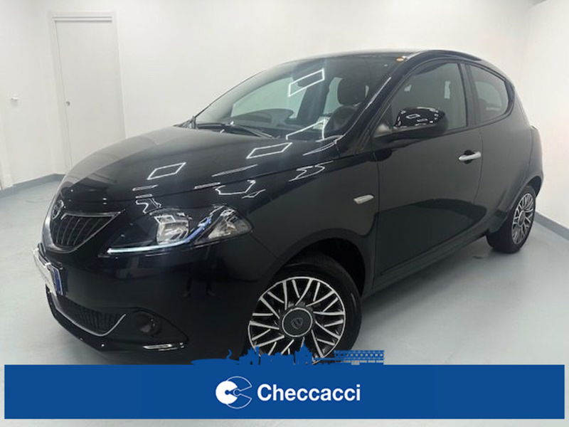 Lancia Ypsilon 1.0 FireFly 5 porte S&S Hybrid Gold Plus del 2023 usata a Prato