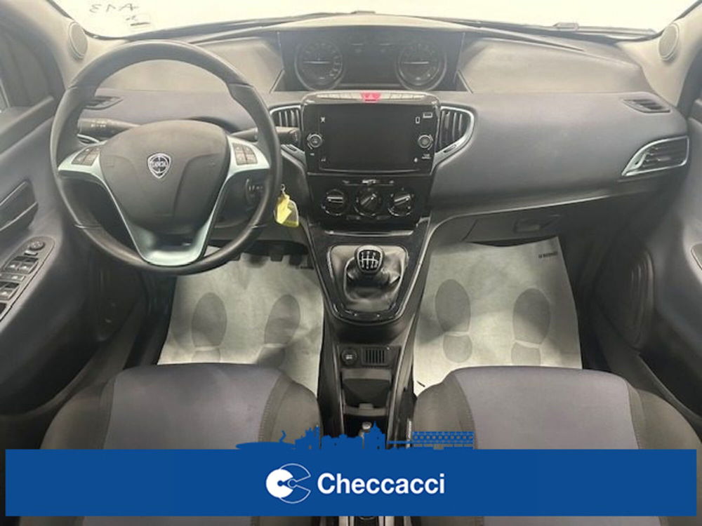 Lancia Ypsilon usata a Prato (11)