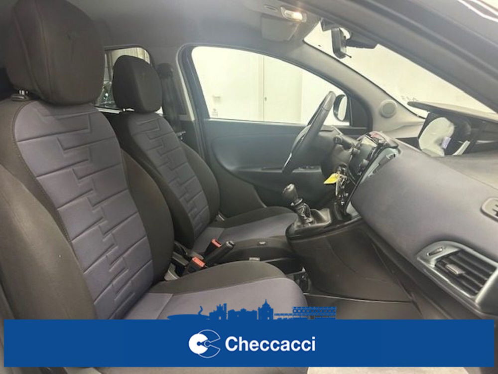 Lancia Ypsilon usata a Prato (12)