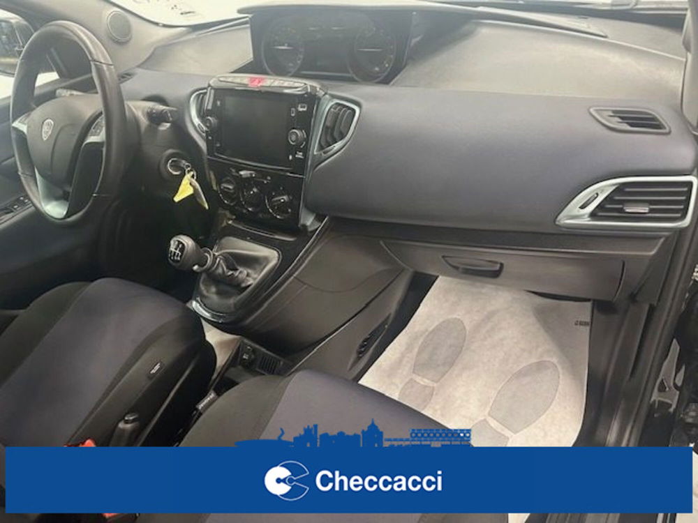 Lancia Ypsilon usata a Prato (13)