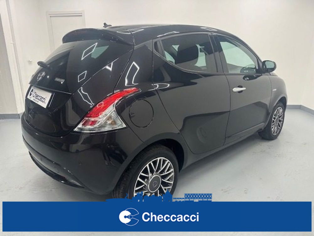 Lancia Ypsilon usata a Prato (7)