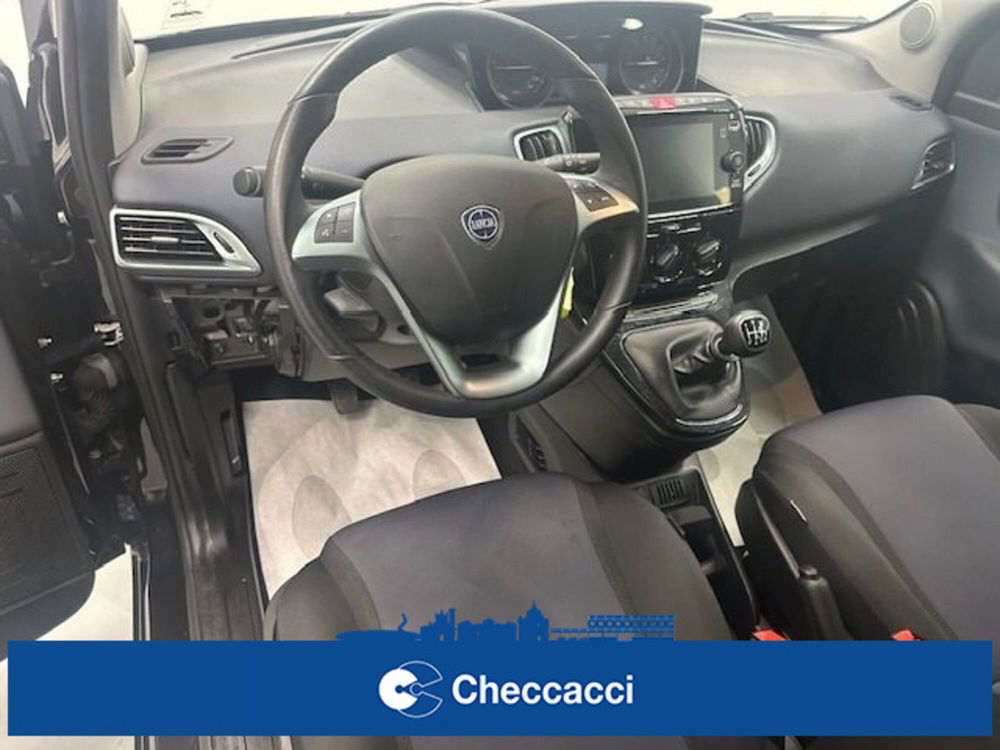 Lancia Ypsilon usata a Prato (8)