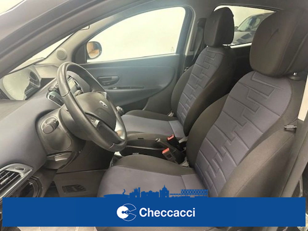 Lancia Ypsilon usata a Prato (9)