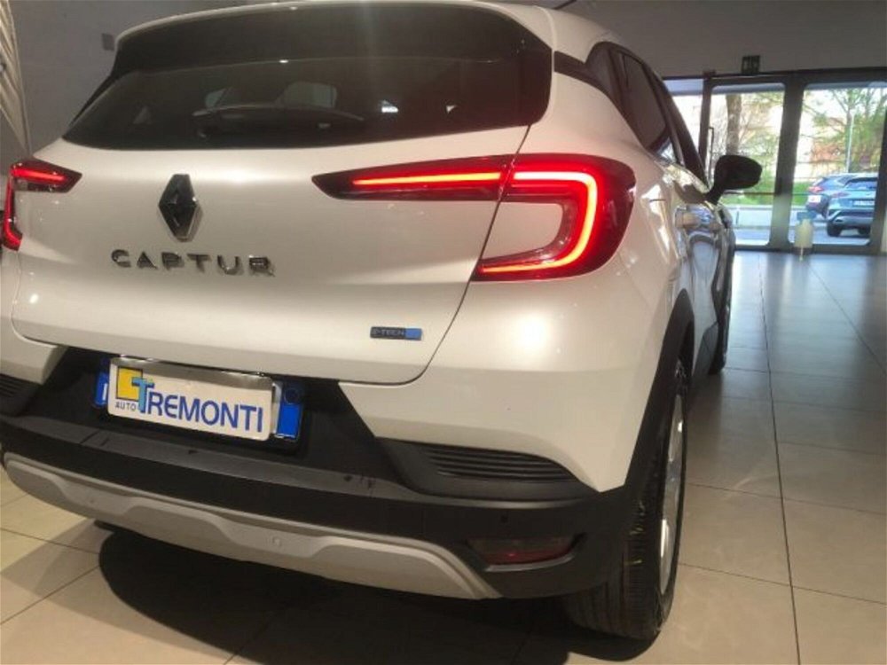 Renault Captur Full Hybrid E-Tech 145 CV Initiale Paris del 2021 usata a Padova (4)