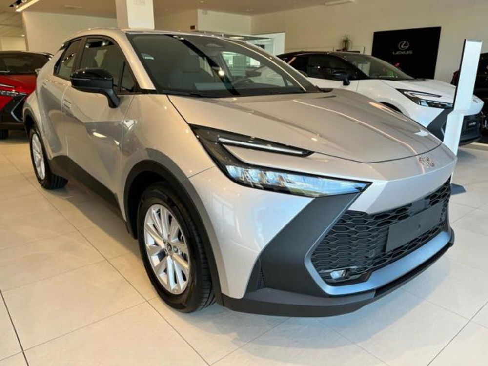 Toyota Toyota C-HR nuova a Cuneo (2)