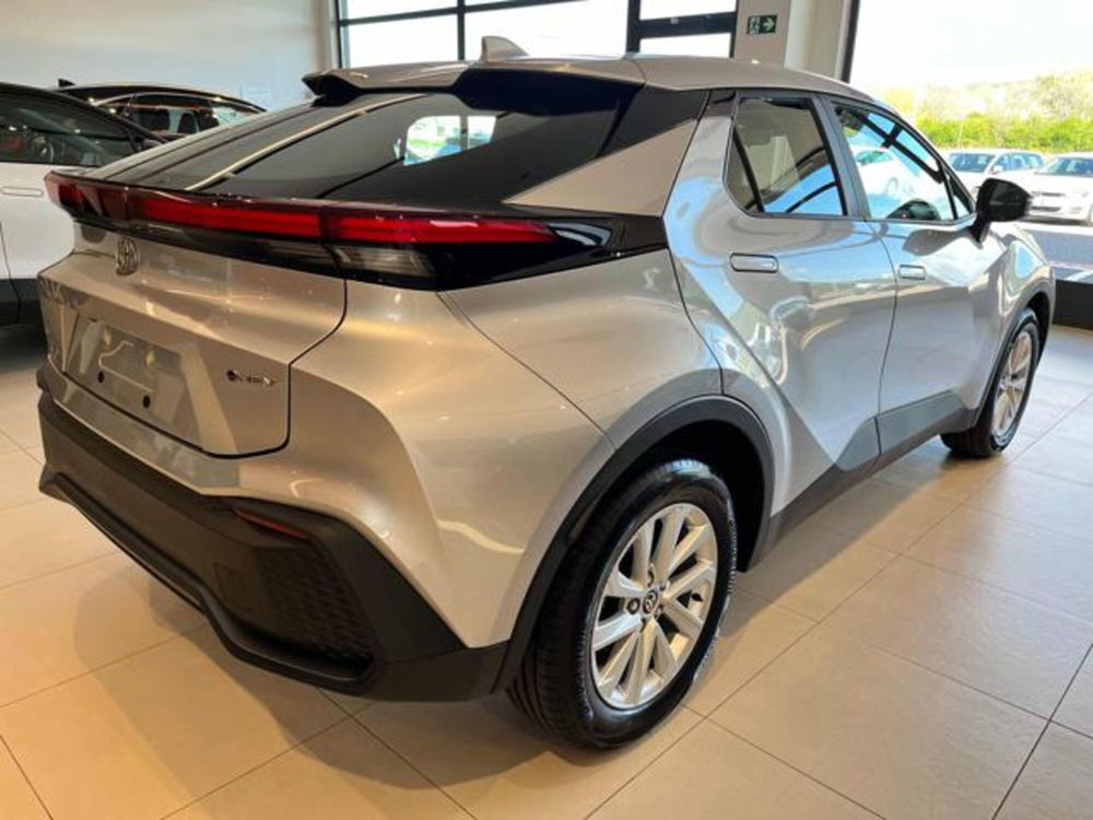 Toyota Toyota C-HR nuova a Cuneo (3)