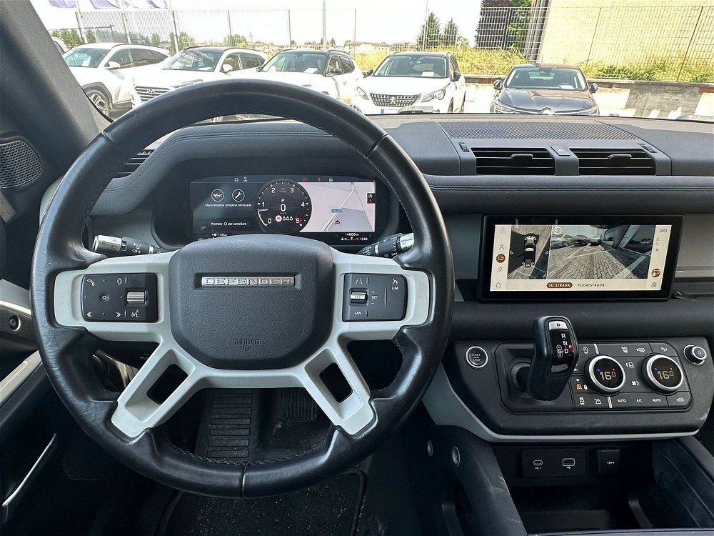 Land Rover Defender 110 2.0 SD4 240CV AWD Auto S del 2020 usata a Madignano (2)