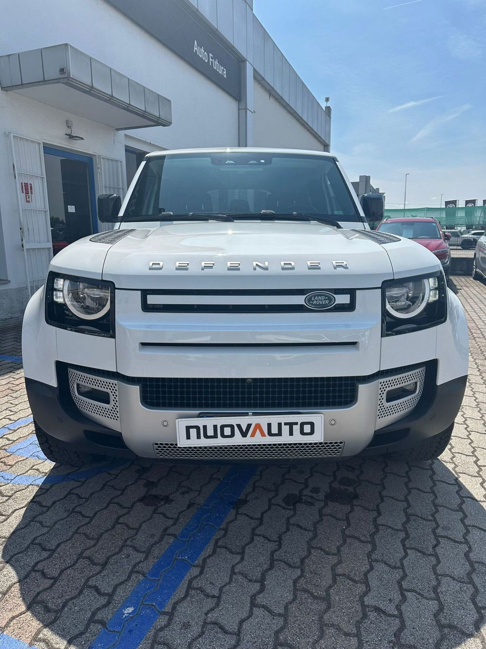 Land Rover Defender 110 2.0 SD4 240CV AWD Auto S del 2020 usata a Madignano (4)