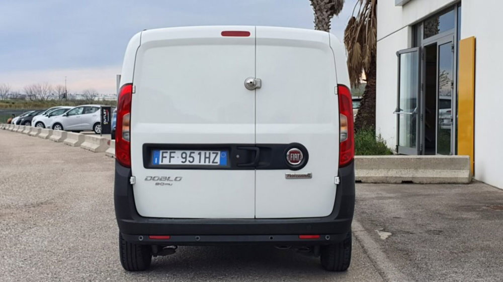 Fiat Doblò Furgone 1.3 MJT PC-TN Cargo Lamierato  del 2016 usata a Foggia (4)