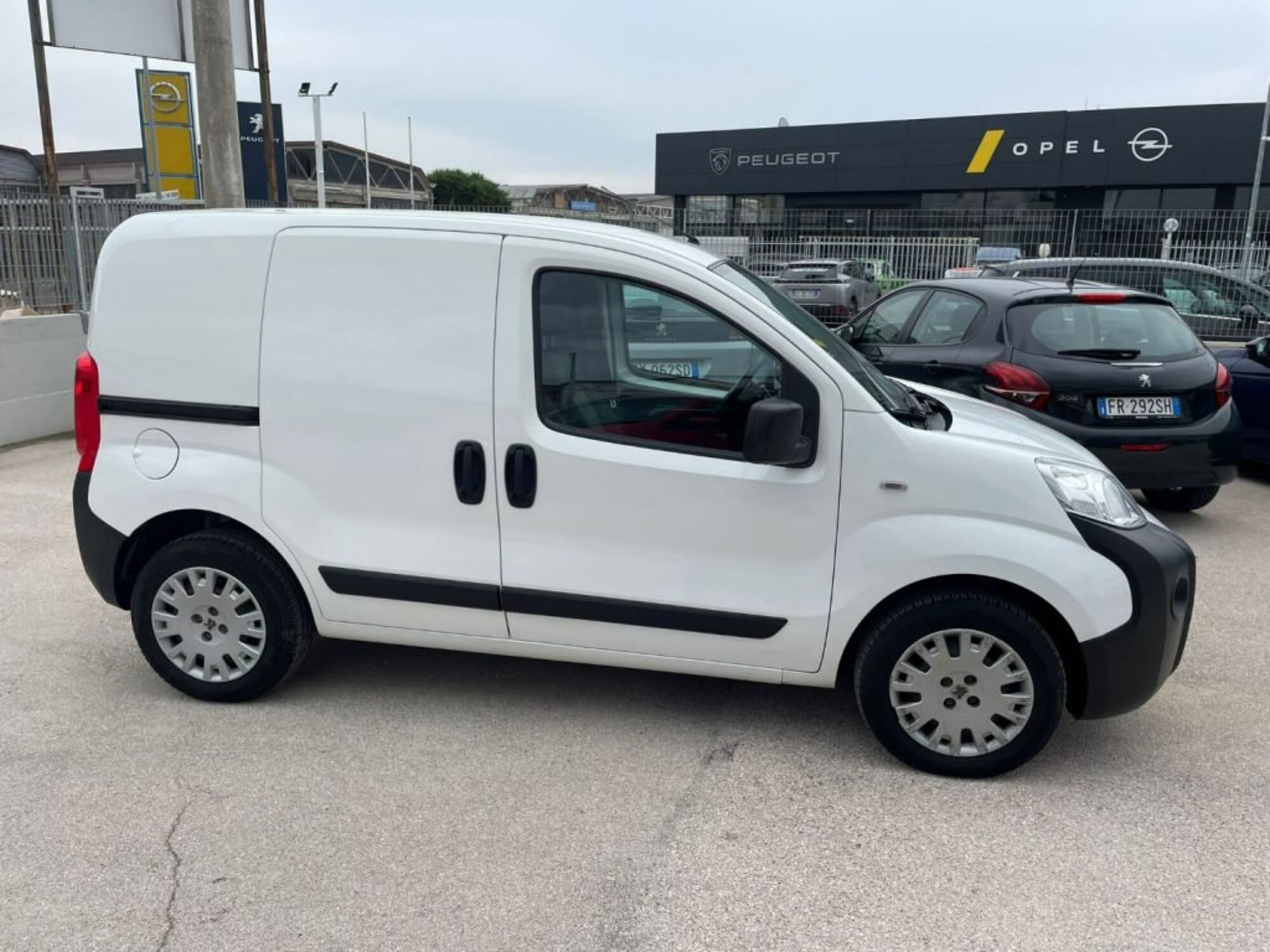 Peugeot Bipper 1.3 HDi 80CV Furgone Premium del 2018 usata a Foggia