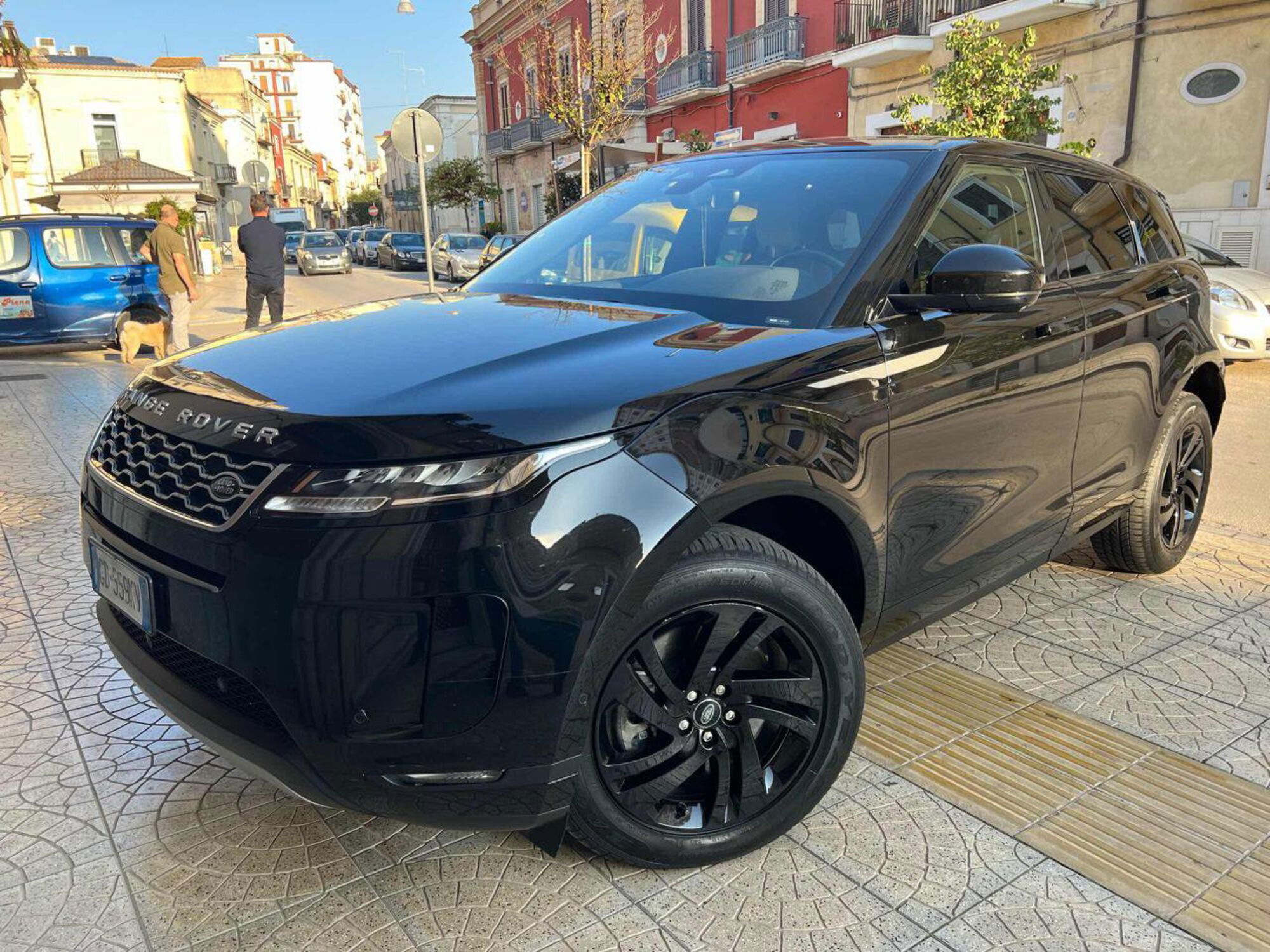 Land Rover Range Rover Evoque 2.0D I4 163CV AWD Auto R-Dynamic SE  del 2021 usata a Foggia