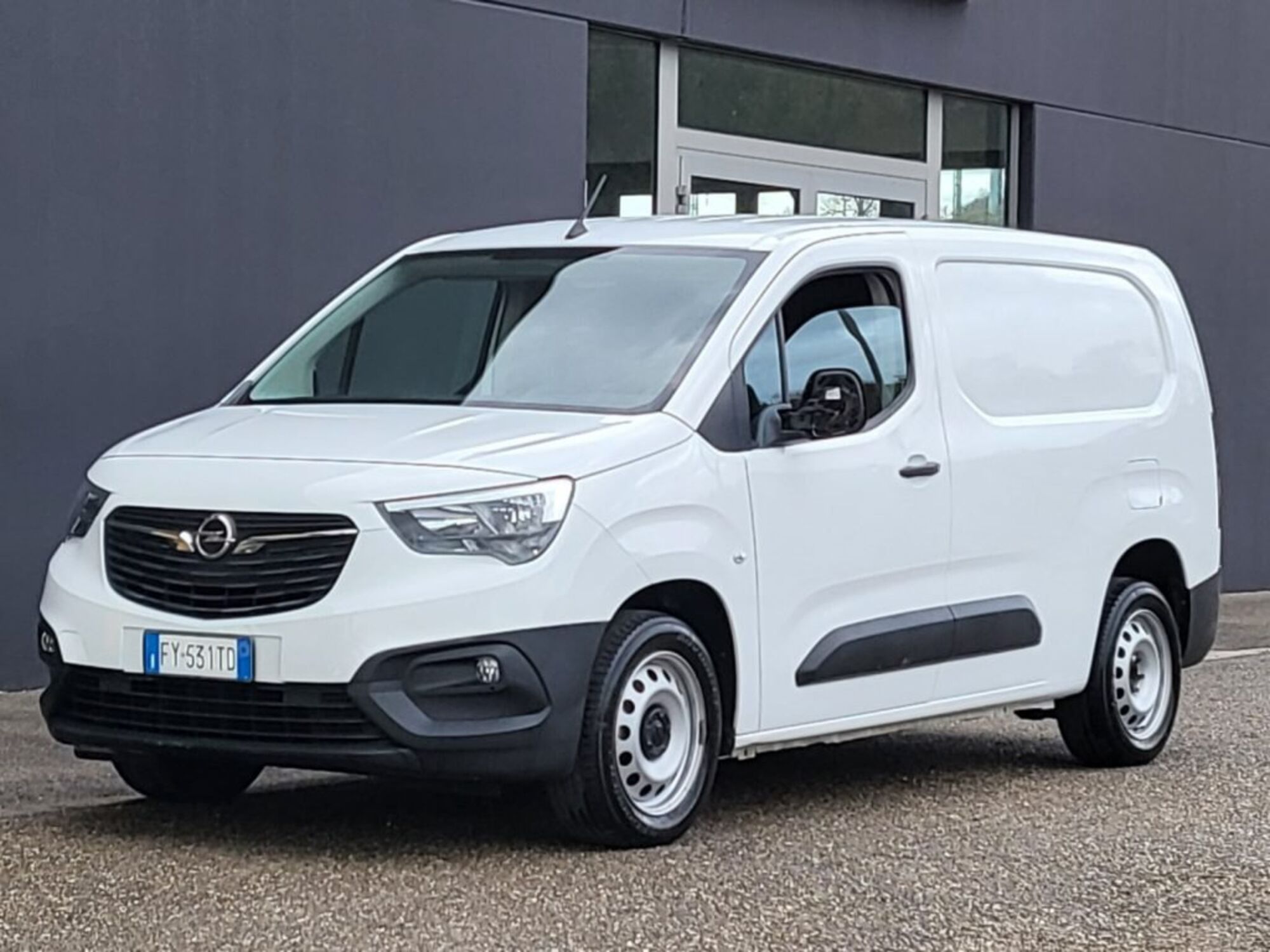 Opel Combo Furgone Cargo XL 1.5 Diesel 100CV PL 950kg Edition  del 2019 usata a Foggia