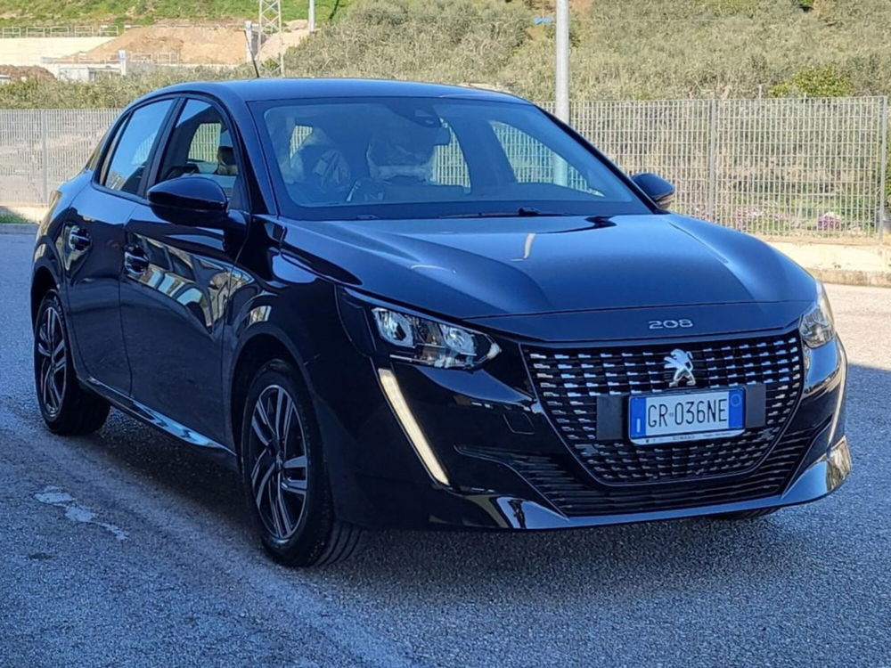 Peugeot 208 nuova a Foggia (6)