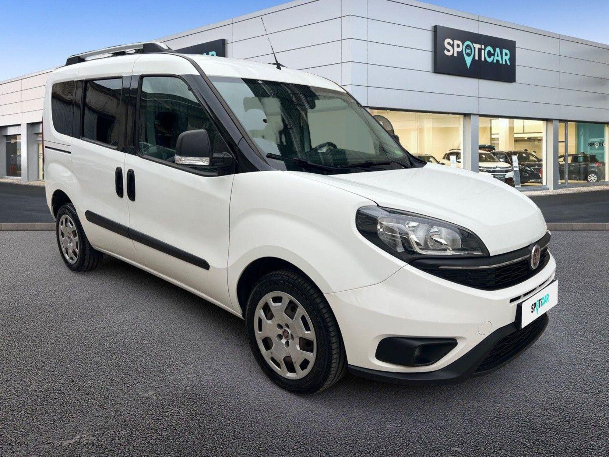 Fiat Dobl&ograve; 1.6 MJT 120CV S&amp;S PC Combi N1 Lounge  del 2019 usata a Foggia