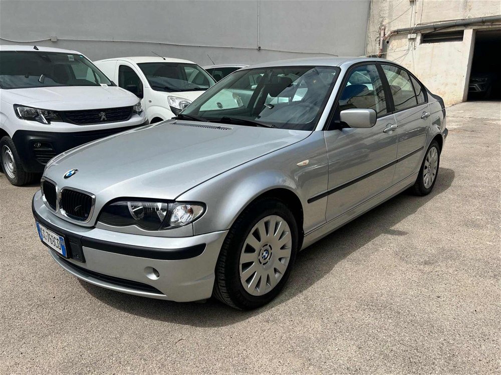 BMW Serie 3 318i (2.0) cat 4 porte  del 2002 usata a Foggia (3)