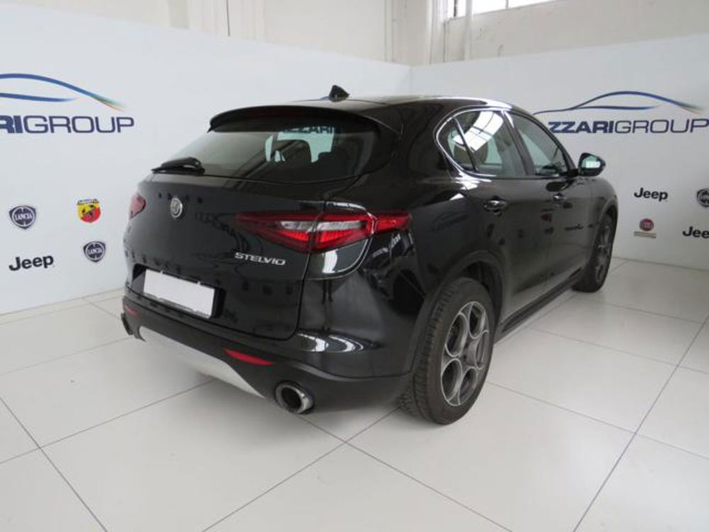 Alfa Romeo Stelvio usata a Lodi (7)