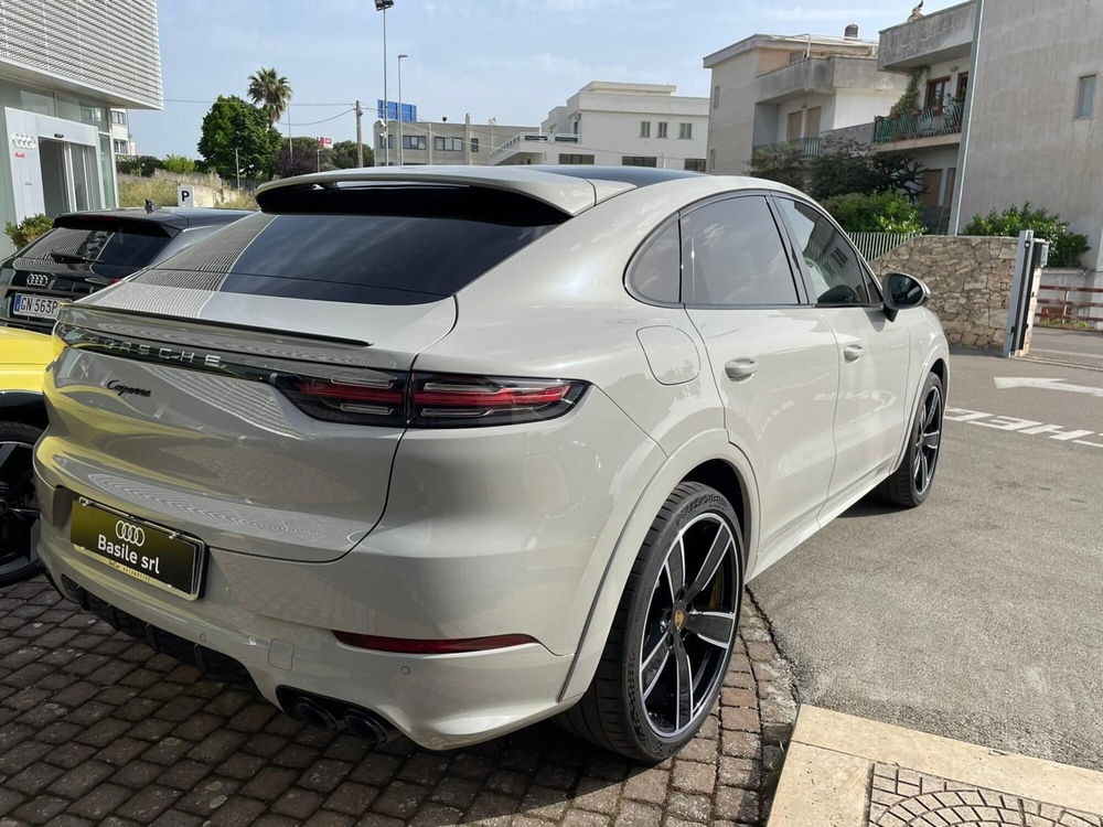 Porsche Cayenne Coupé 3.0 V6  del 2021 usata a Martina Franca (4)