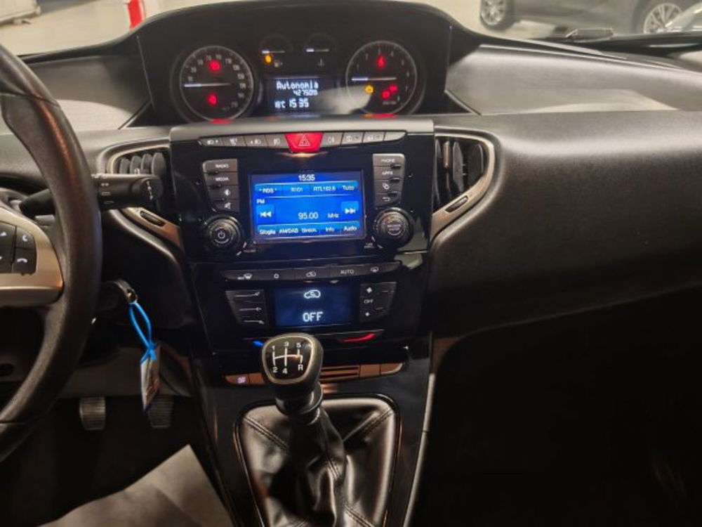 Lancia Ypsilon usata a Torino (10)