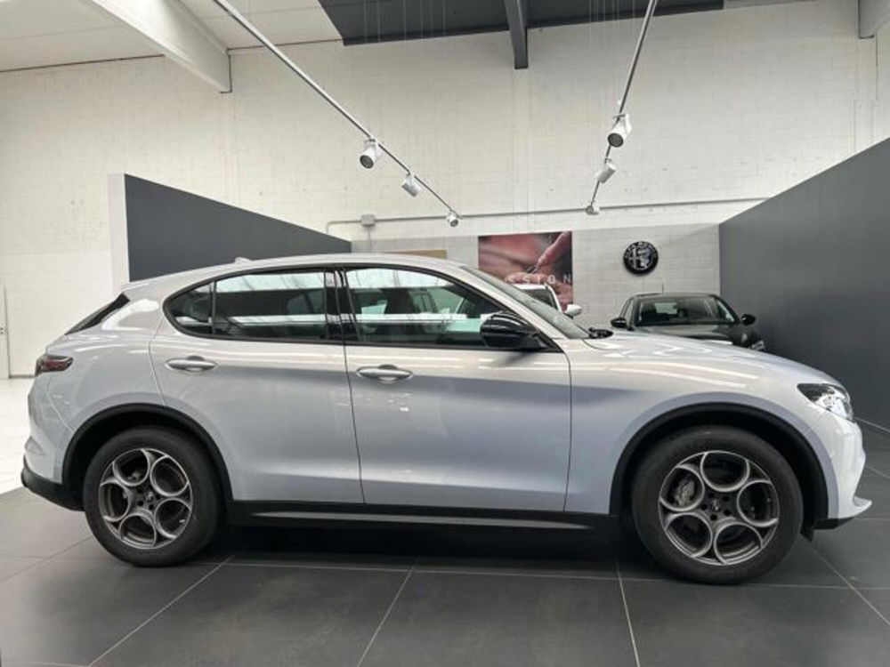 Alfa Romeo Stelvio usata a Vercelli (4)