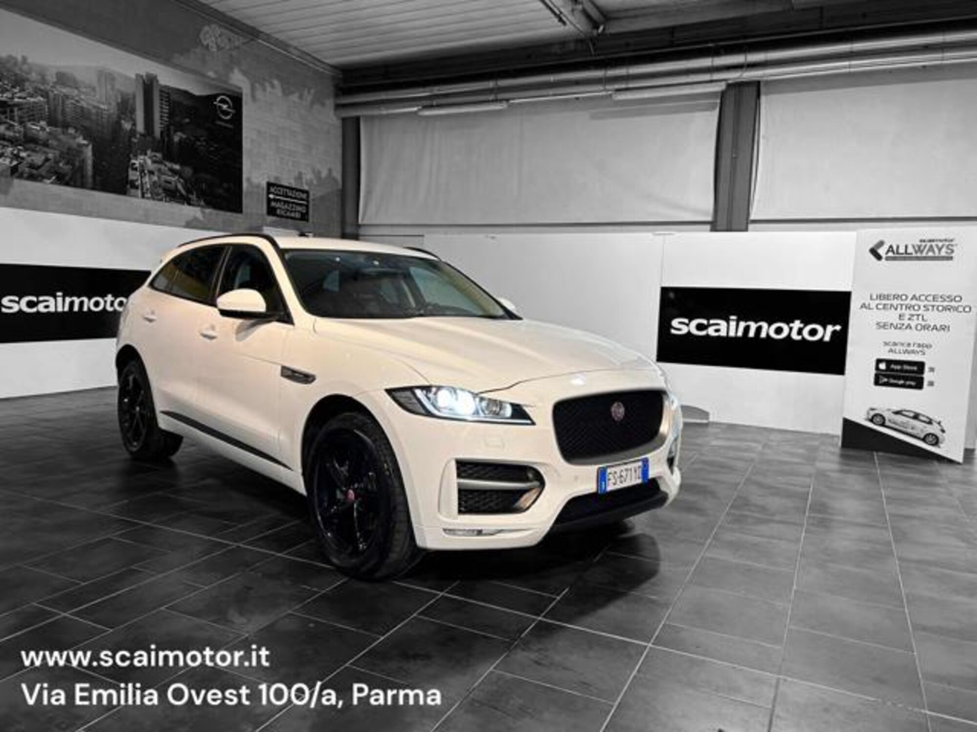 Jaguar F-Pace 2.0 D 180 CV AWD aut. R-Sport  del 2018 usata a Parma