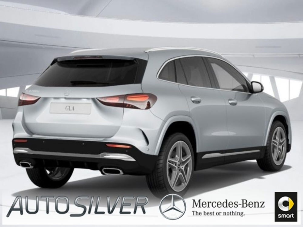 Mercedes-Benz GLA SUV nuova a Verona (2)