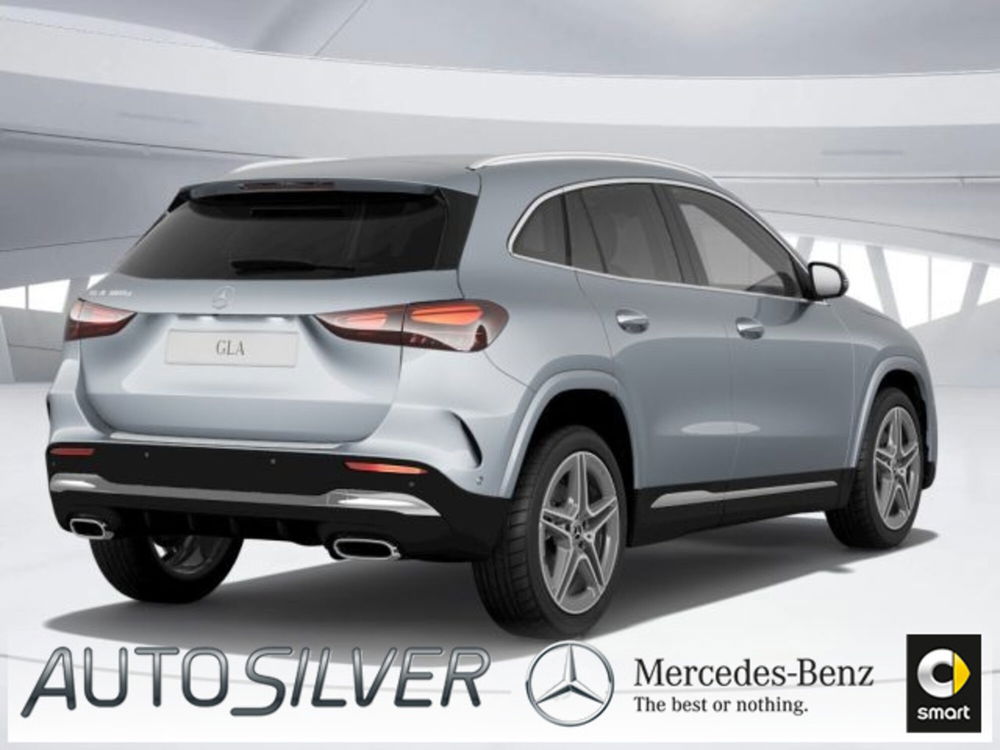 Mercedes-Benz GLA SUV nuova a Verona (2)