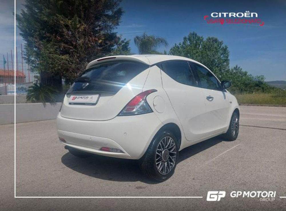 Lancia Ypsilon usata a Caserta (4)