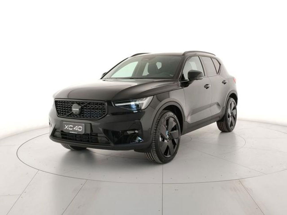 Volvo XC40 nuova a Modena (2)