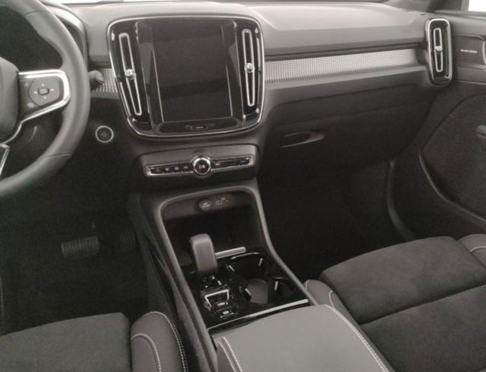 Volvo XC40 nuova a Modena (15)